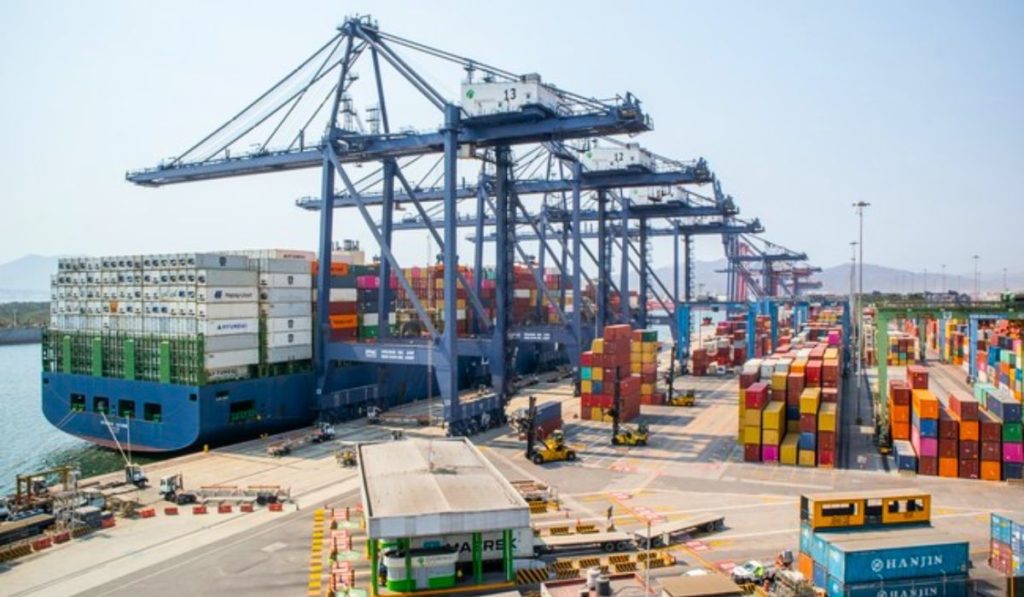Cae 5.5% el movimiento de contenedores en puertos durante junio