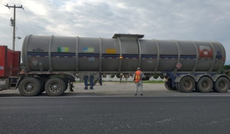 GN asegura tracto y detiene a uno por huachicol en la Reynosa-Monterrey