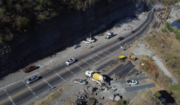 cuatro-carriles-autopista-Siglo-XXI