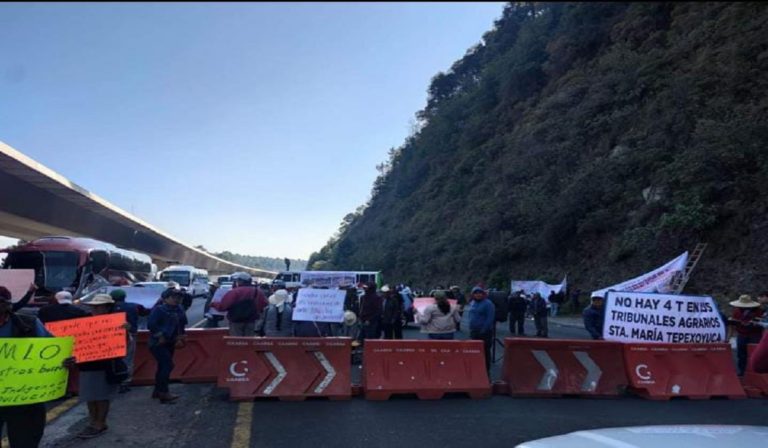 Bloqueo autopista México-Toluca. Foto: @SeGobCDMX
