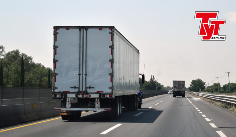 Senadores PT buscan restringir el transporte de carga en vacaciones