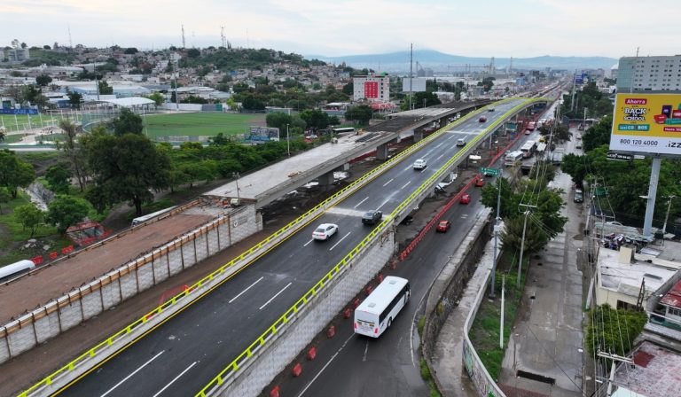 Habilita Querétaro puente superior vehicular La Obrera
