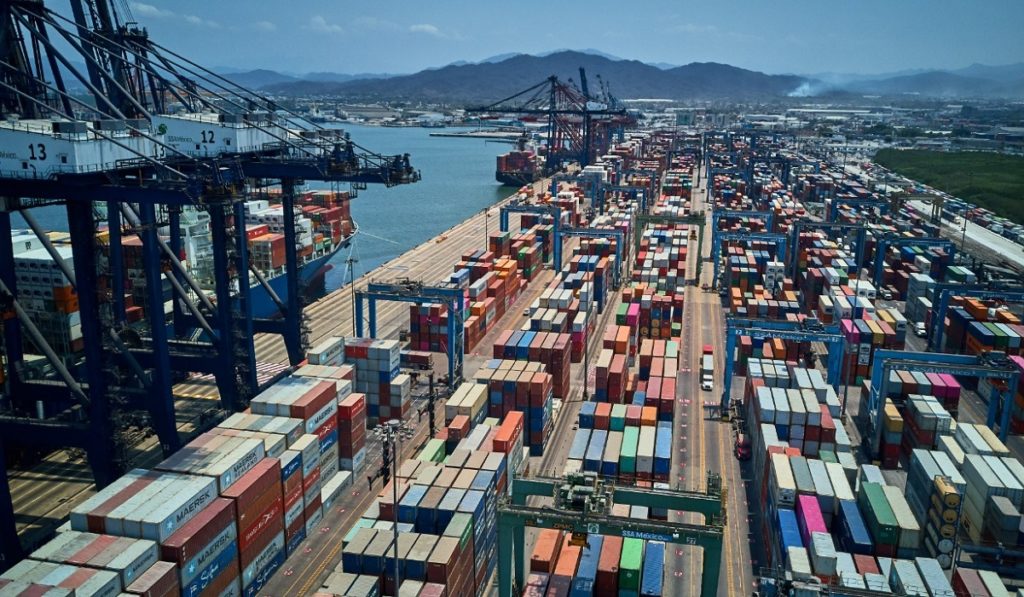 Puerto de Manzanillo registra récord de carga con 19 millones de toneladas a julio