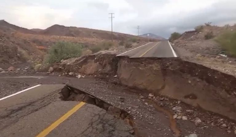 Huracán "Hilary" deja daños en carreteras de Baja California