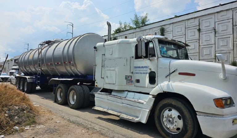 Detienen a uno y aseguran tracto con 42,000 litros de diésel en Tabasco
