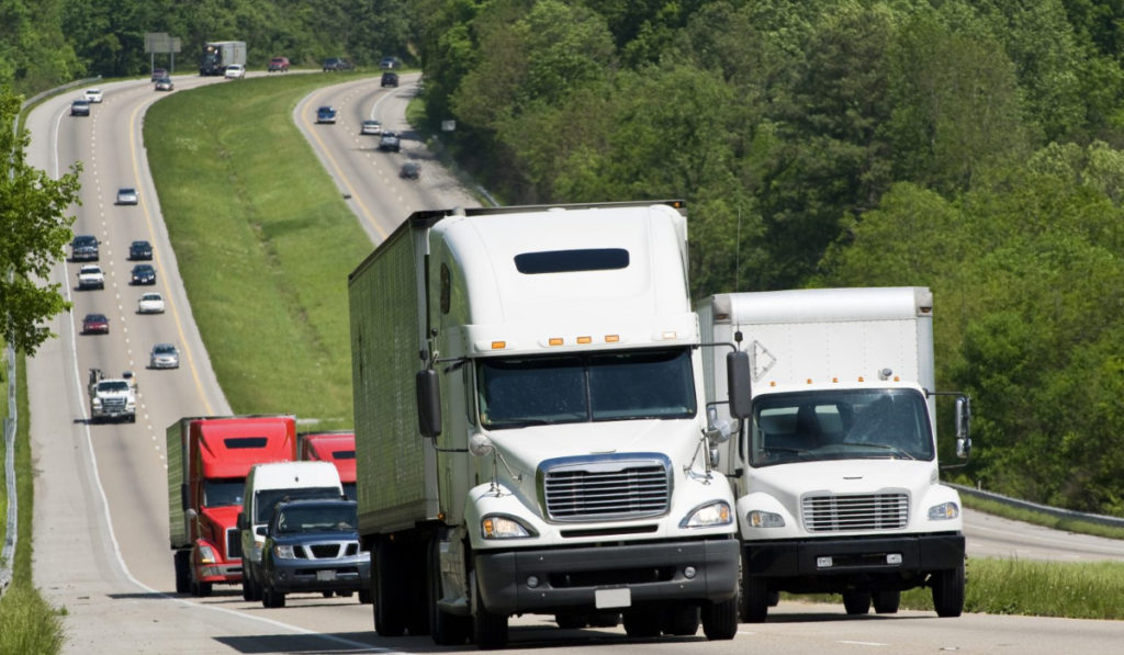 Cofece investiga posible colusión entre empresas del autotransporte federal de carga 