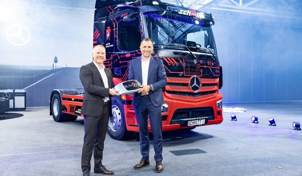 Daimler-Truck-eActros-300