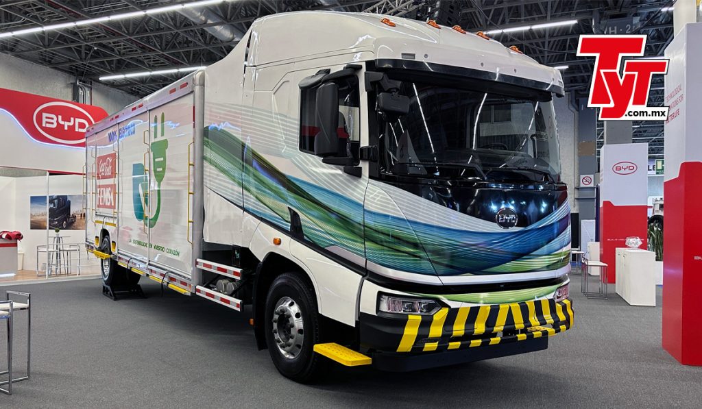 BYD presenta el primer camión eléctrico de cama baja del mundo
