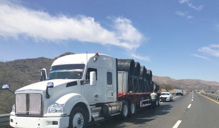 GN-recuepra-tracto-con-rollos-de-alambrón