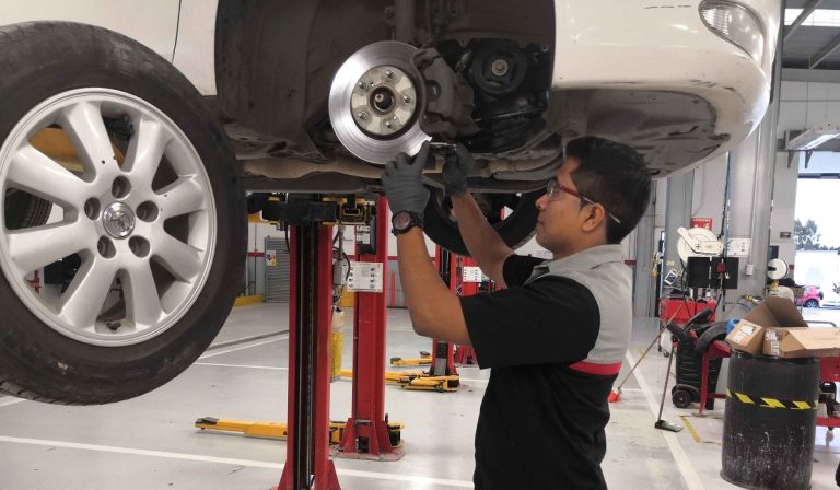 Toyota-Mexico-Dia-Mundial-del-Mecanico