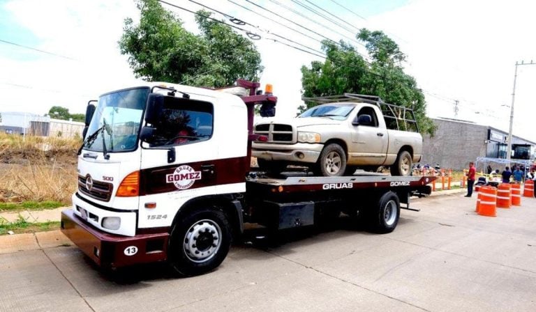 Grúas con placas estatales