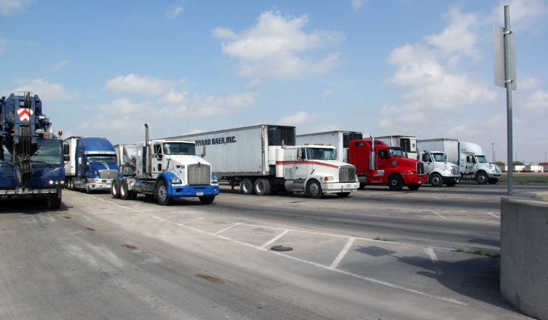 Ingresos del autotransporte de carga tienen en junio su mayor caída en año y medio 