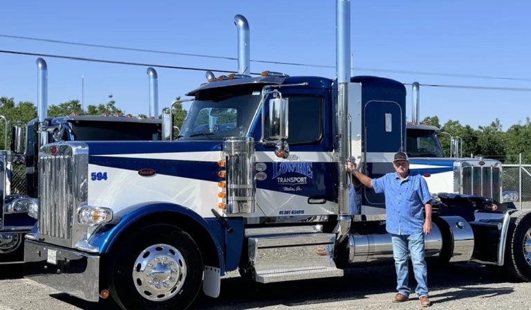 Peterbilt-589