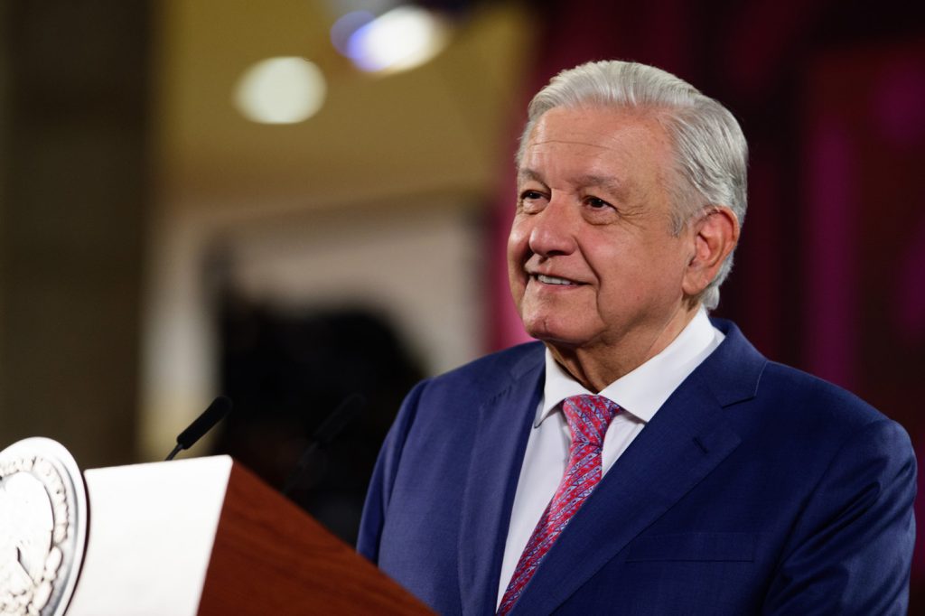 Comerciantes y transportistas, entre las mayores víctimas de extorsión: AMLO