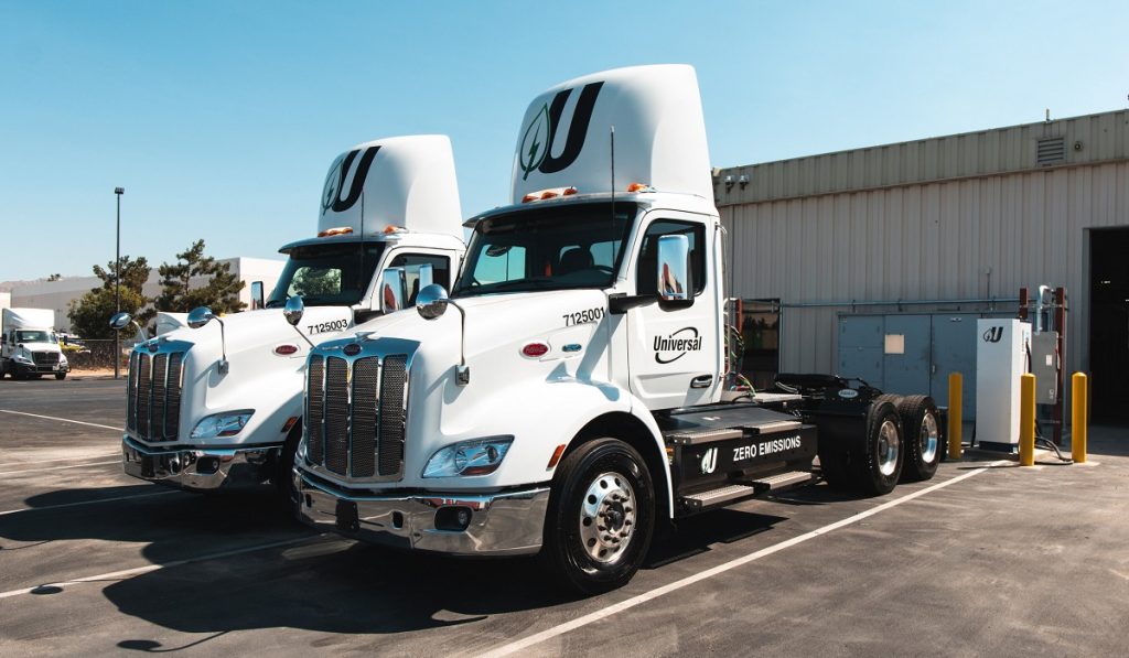 Universal-Logistics-Peterbilt