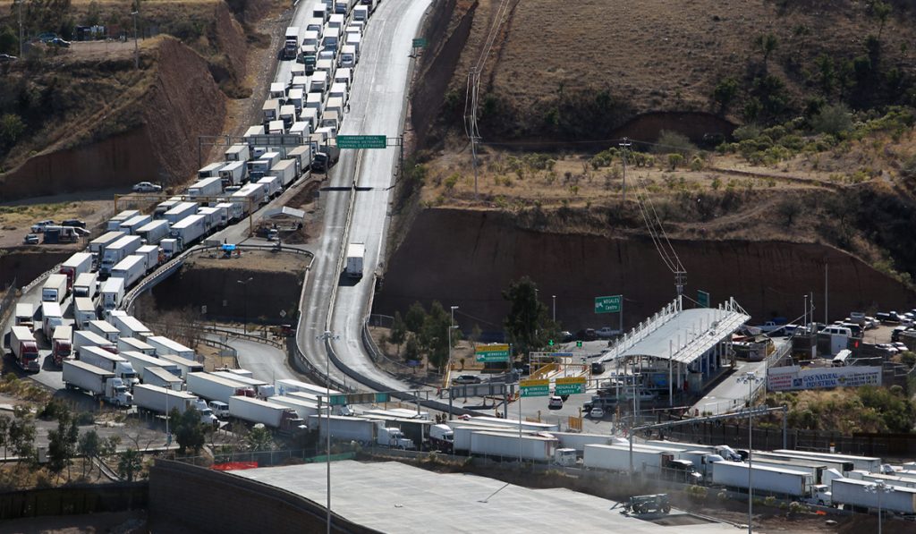 Autotransporte fronterizo liga cuatro meses con más de 50,000 mdd en valor de carga