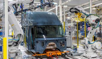 Volvo Trucks arranca la producción en serie del renovado VNL en EU