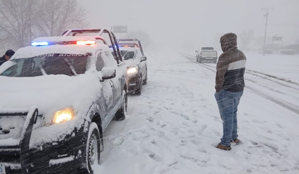 Chihuahua-tramos-carreteros-cerrados-por.-caida-de-nieve