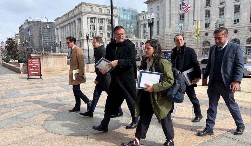 Marcelo Ebrard en reunión con el Secretario de Comercio en EU