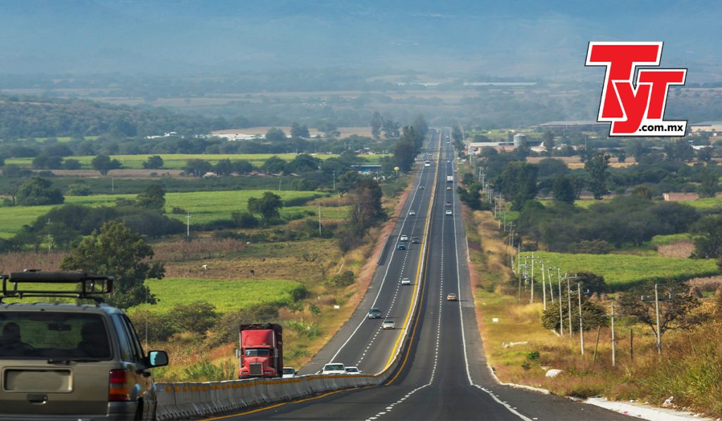 carreteras MéxicoLa simplificación de trámites para el autotransporte entrará en vigor el próximo martes 1 de abril. Foto: TyT.