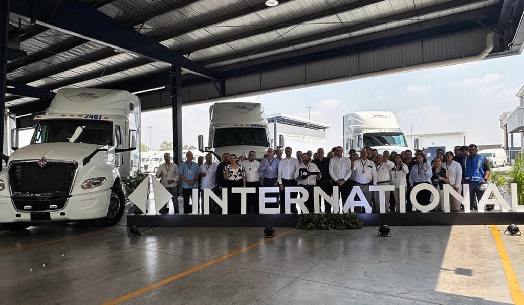 International entrega 10 unidades LT S13 a Frío Express
