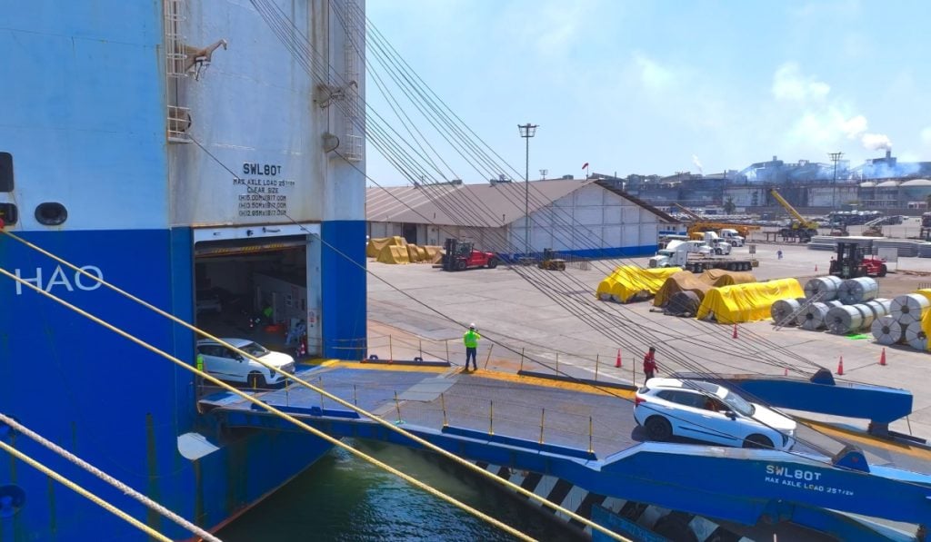 Transportacion-de-vehiculos-en-puertos