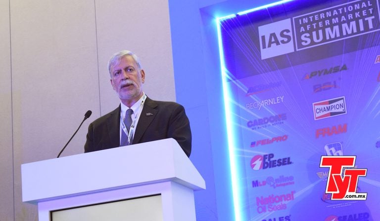 Francisco González, presidente de la INA.