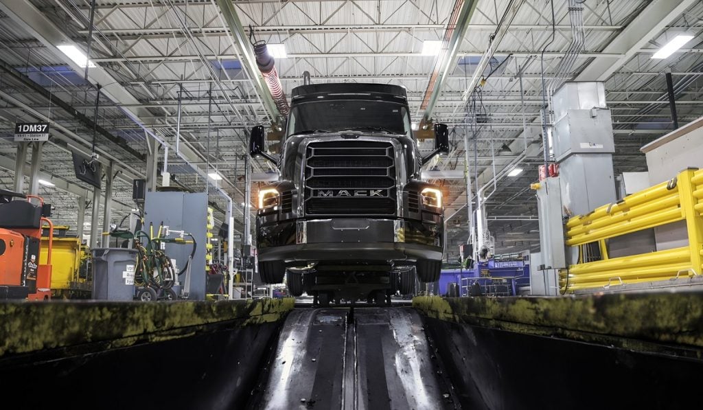 Mack-Pioneer