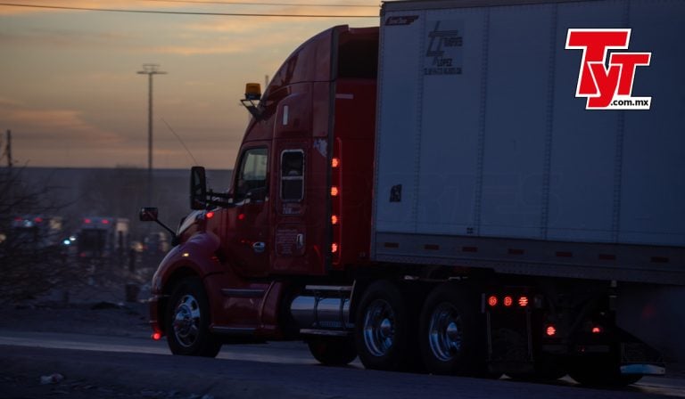 Pese a la incertidumbre, autotransporte rompe récord en valor de carga entre México y EU