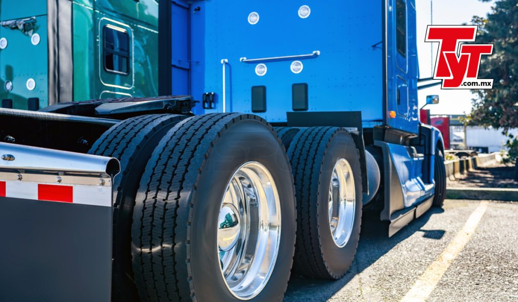 Trump anuncia aranceles del 25% para camiones pesados