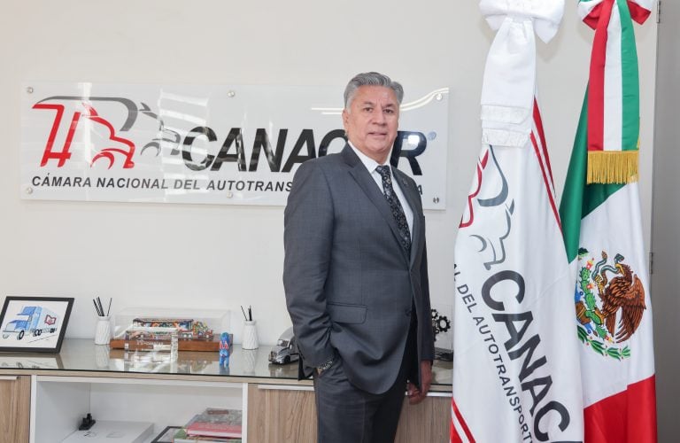Capacitación continua y adopción tecnológica en el autotransporte, retos en la mira de Javier Arizona