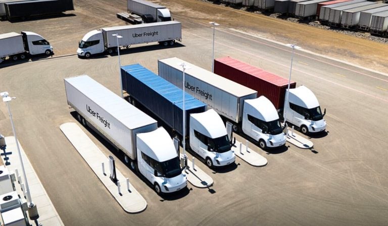 camiones-electricos-Uber-freight-tesla