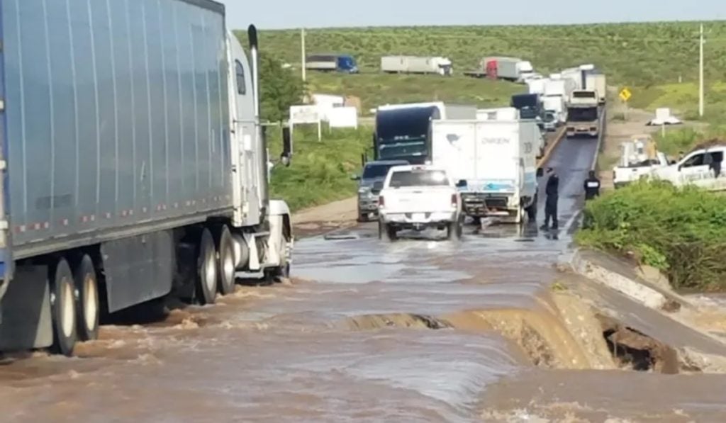 deslave-carretera-floresMagon-CasasGrandes