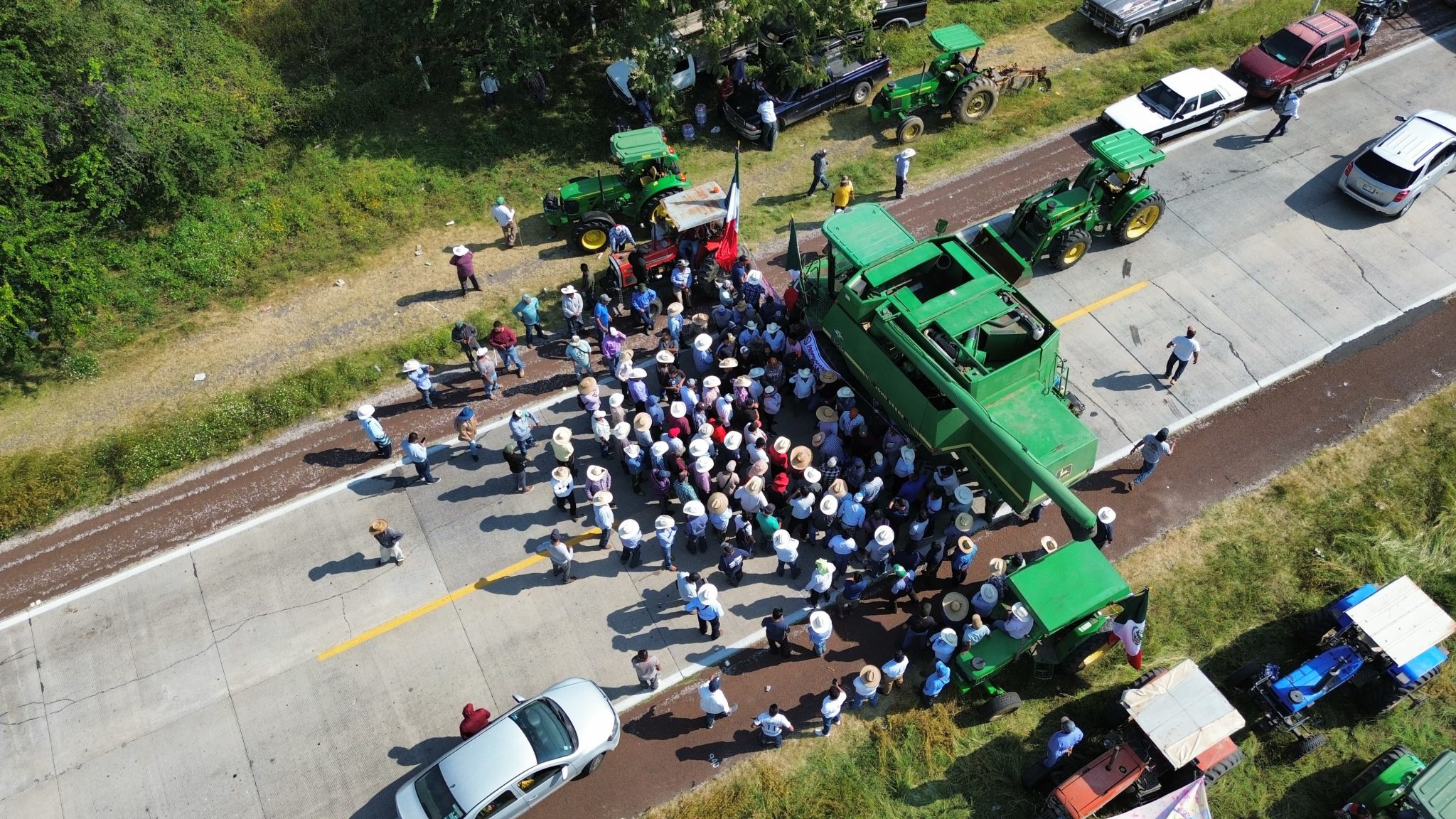 Transportistas enfrentan una semana de bloqueos en carreteras clave de ...