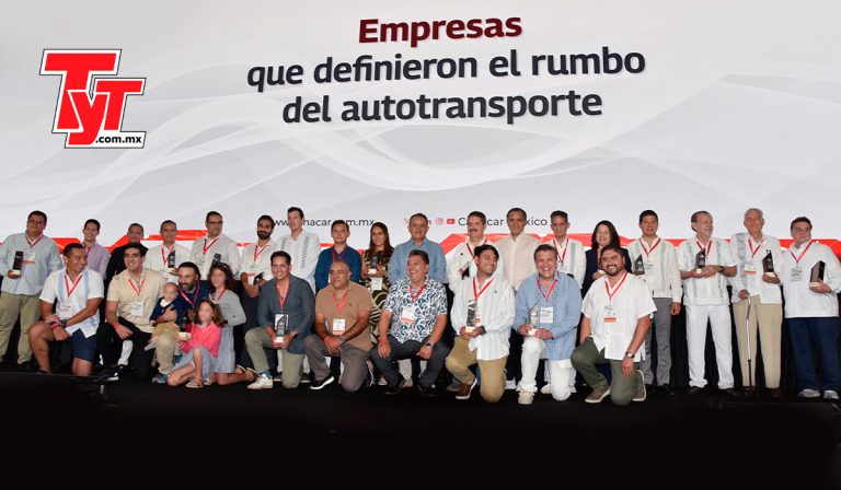 Galardonan a empresas transportistas por su trayectoria y aporte en Canacar