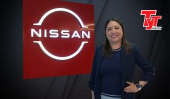 Nissan, autos y transporte, imagen de la marca Nissan moderna y mujer ejecutiva sonriendo.