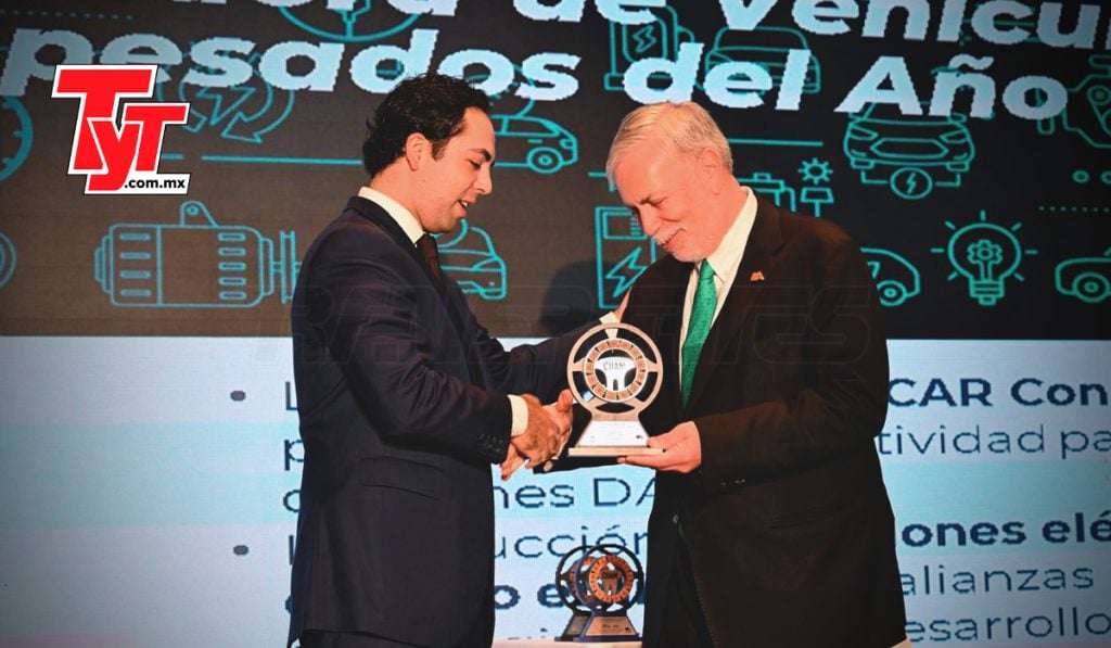 PACCAR ENTREGA PREMIO