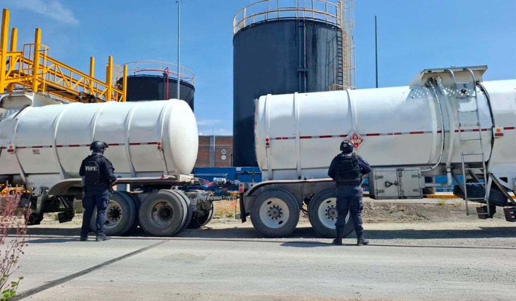 Aseguran más de 1 millóm de litros de combustible ilegal, en Silao.