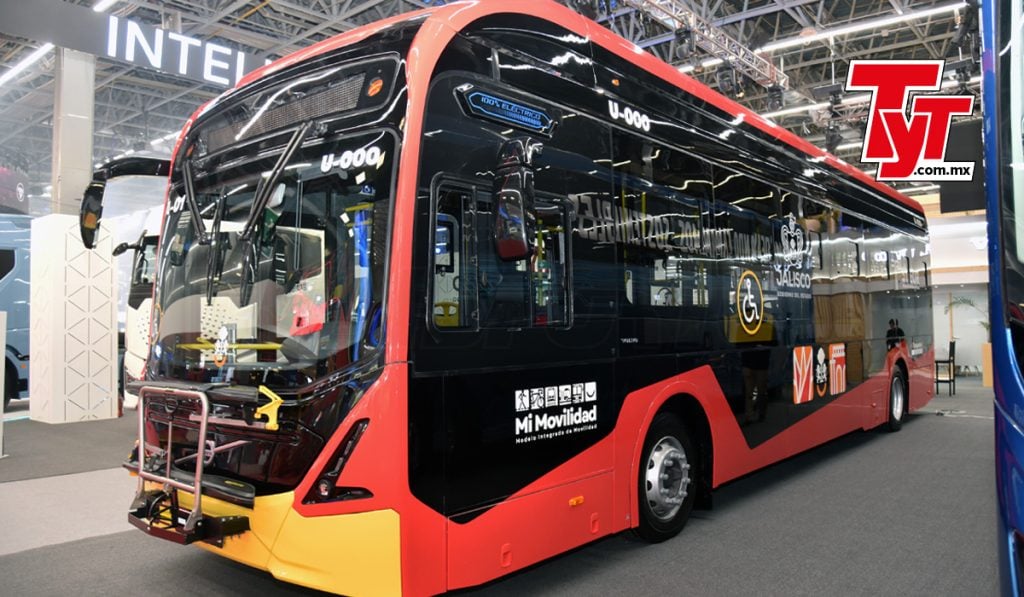 Volvo Buses entrega el primer 100% eléctrico LUMINUS piso bajo para Guadalajara