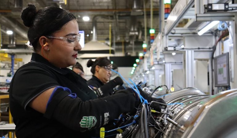 Cummins celebra 40 años de su planta en Juárez