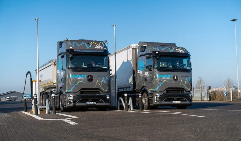 De Alemania a Suecia: Mercedes-Benz Trucks pone a prueba estándar de recarga MCS para el eActros 600