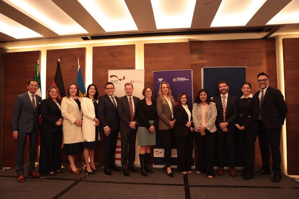 Mujeres Conduciendo el Cambio: Scania y GIZ México capacitarán a operadoras técnicas e ingenieras