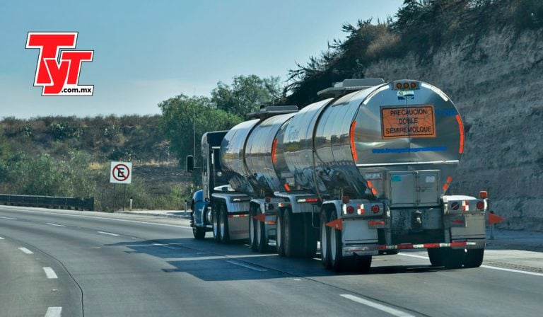 Doble-remolque-transporte-mercancías-peligrosas