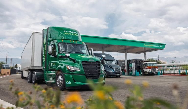 Freightliner-Cascadia-Cummins-X15N-Clean-Energy