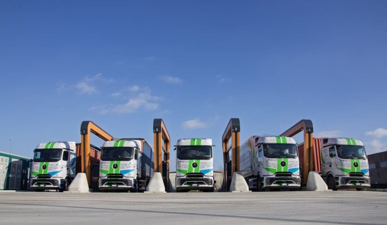Camiones eléctricos de IKEA en Italia con eActros 600 para descarbonizar operaciones.