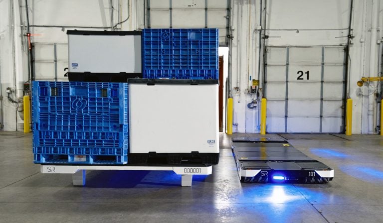 Ésta es la plataforma autónoma de carga y descarga de remolques… ¡en cinco minutos!