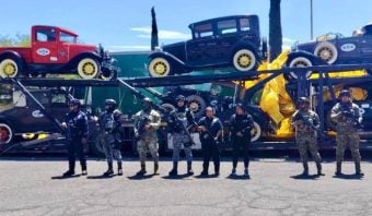 Recuperan-nodriza-cargada-de-autos-clasicos