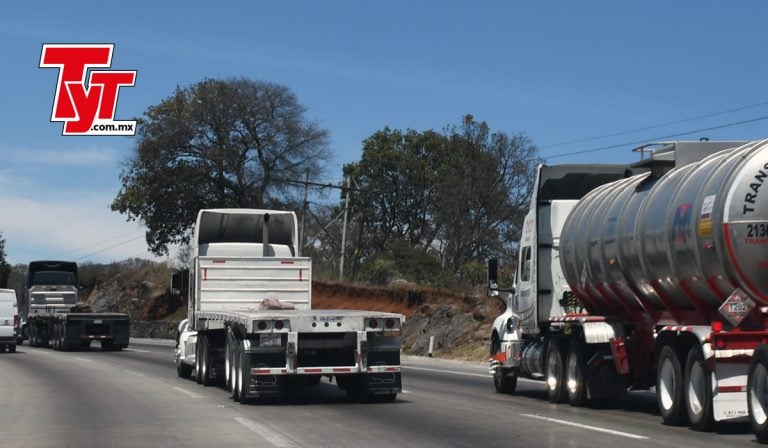 Venta de camiones y tractos suma 14 meses con números a la baja