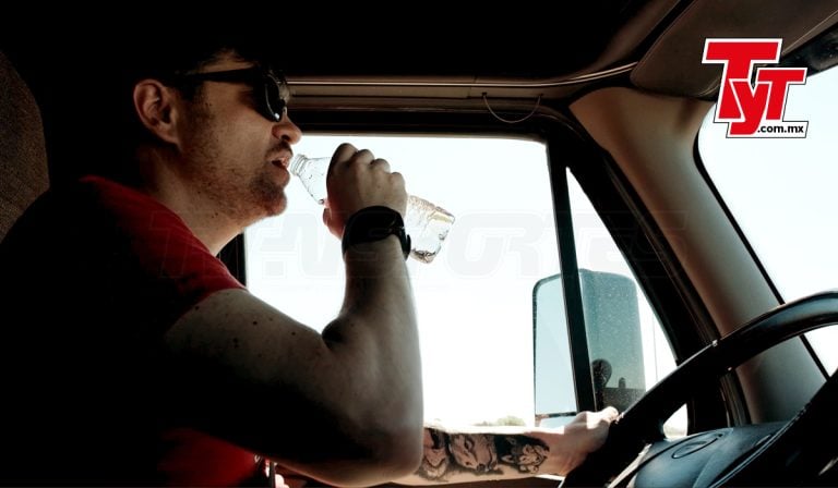 No beber agua para evitar “paradas técnicas”, un error que cuesta la salud