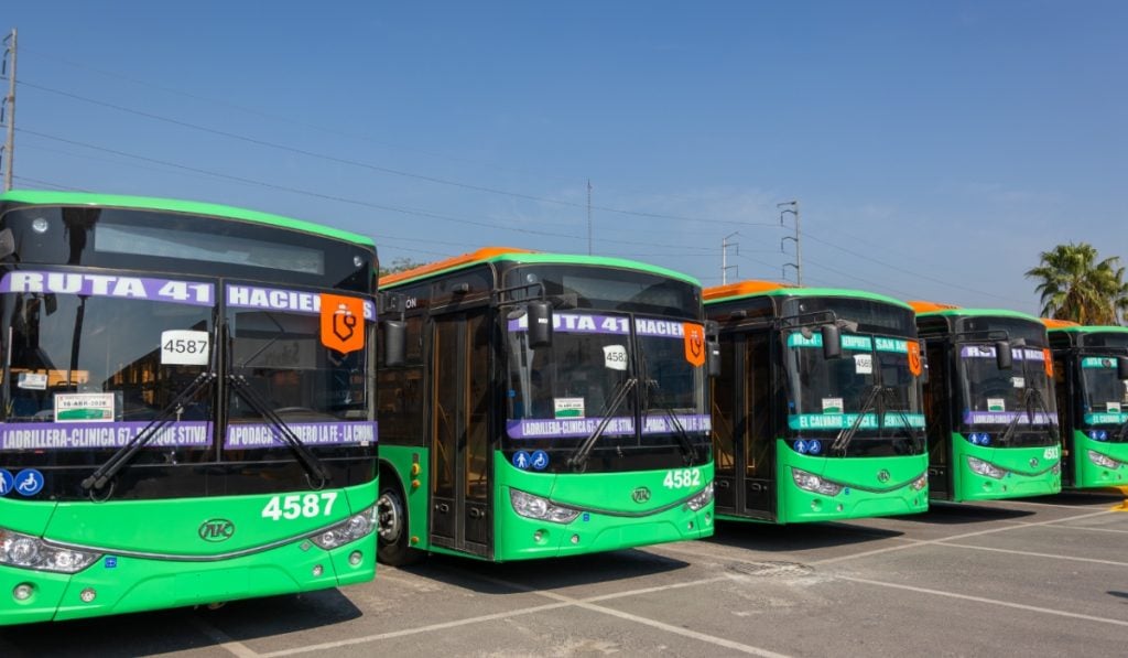 entregan-28autobuses-NL